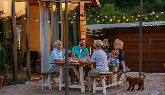 Pergola aluminium Evolution avec toiture en polycarbonate alvéolaire