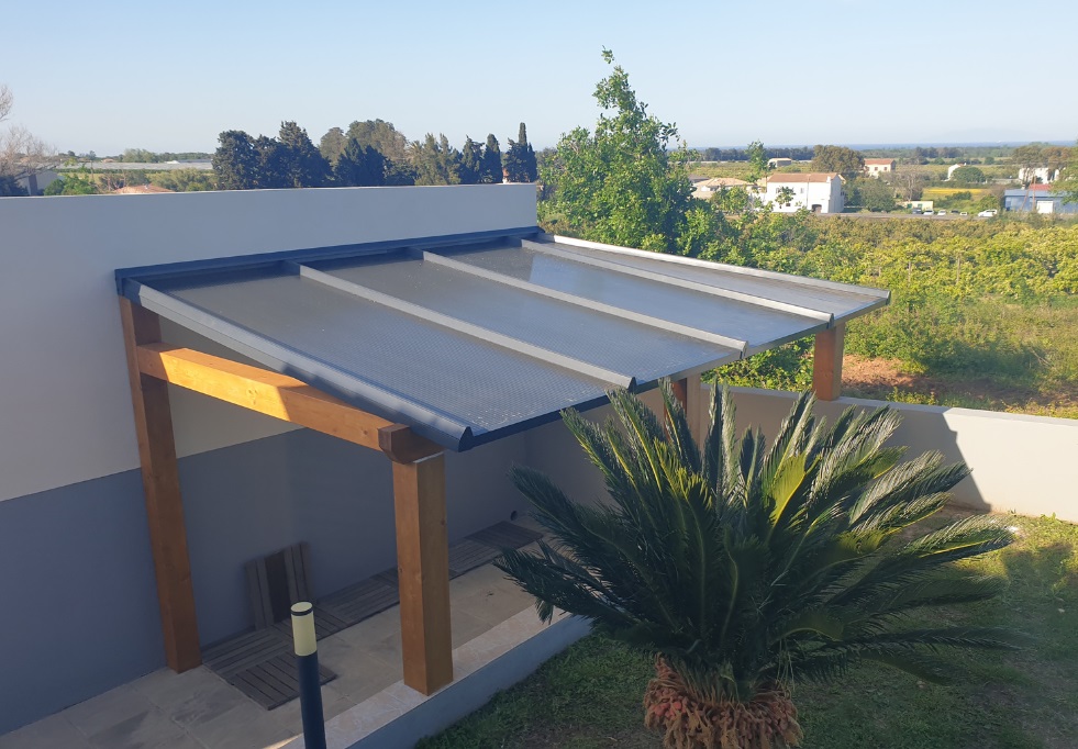 Pergola en 16mm bronze et profils autoportants gris 1