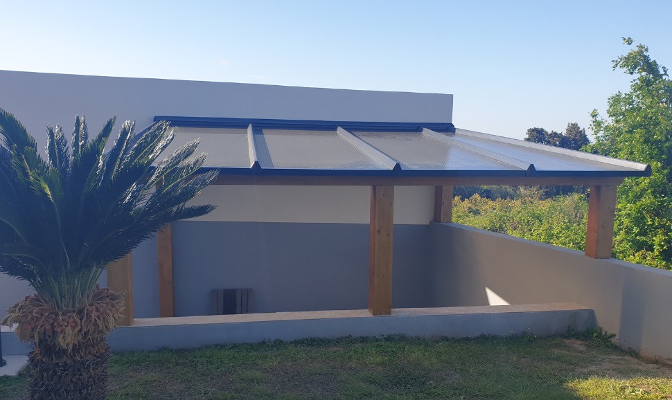 Pergola en 16mm bronze et profils autoportants gris 2