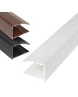 Profil U en PVC pour 32-35mm avec joint intégré, conçu pour fixer et protéger les plaques de polycarbonate alvéolaire. Équipé de trous de drainage sur la partie inférieure pour faciliter l'évacuation de l'eau
