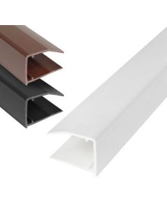 Profil U en PVC pour 32-35mm avec joint intégré, conçu pour fixer et protéger les plaques de polycarbonate alvéolaire. Équipé de trous de drainage sur la partie inférieure pour faciliter l'évacuation de l'eau
