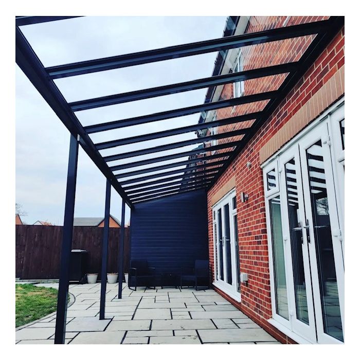 PERGOLA ÉVOLUTION SUR MESURE AVEC LE POLYCARBONATE COMPACT