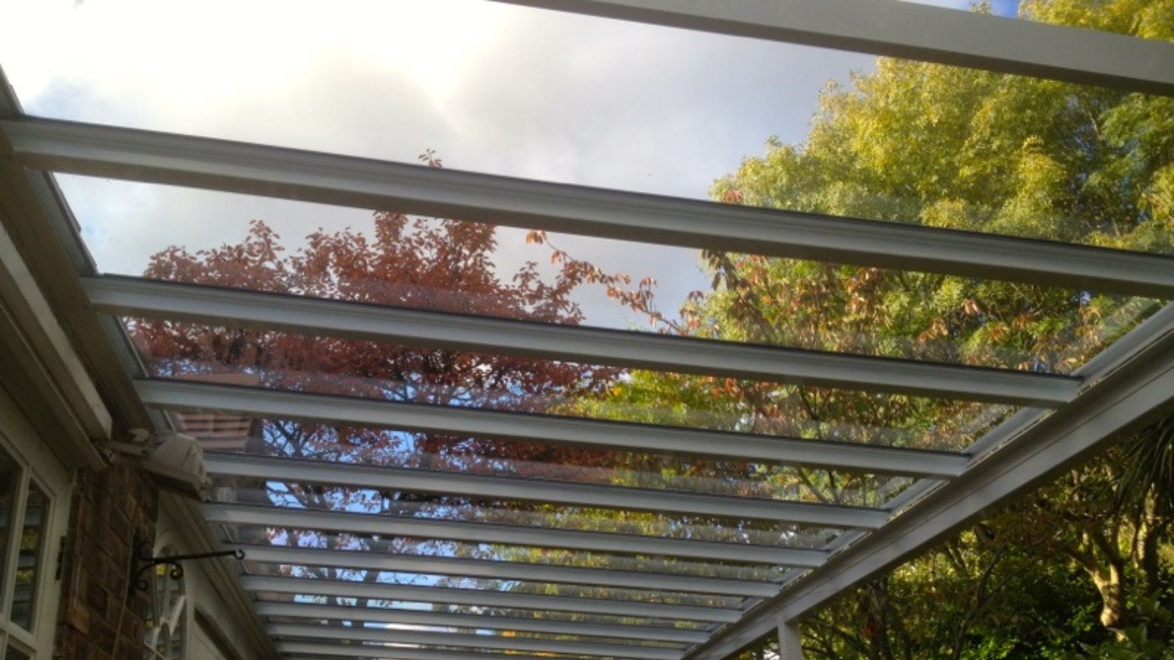 Pergola sur mesure avec les plaques compactes