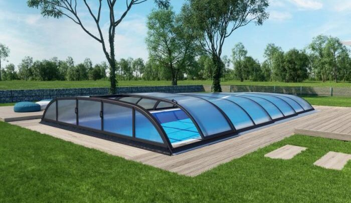Plaques polycarbonate pour abri de piscine : avantages, performances et critères de choix