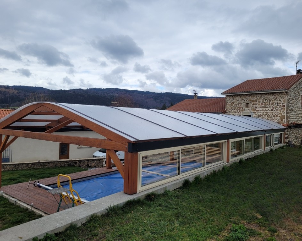 Abri piscine en polycarbonate alveolaire 16mm et profils universels SUNWOOD 1