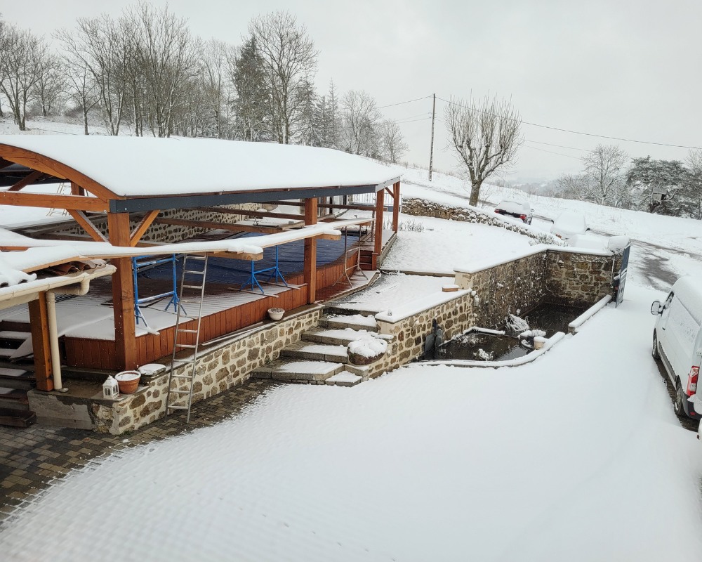 Abri piscine en polycarbonate alveolaire 16mm et profils universels SUNWOOD hiver 2