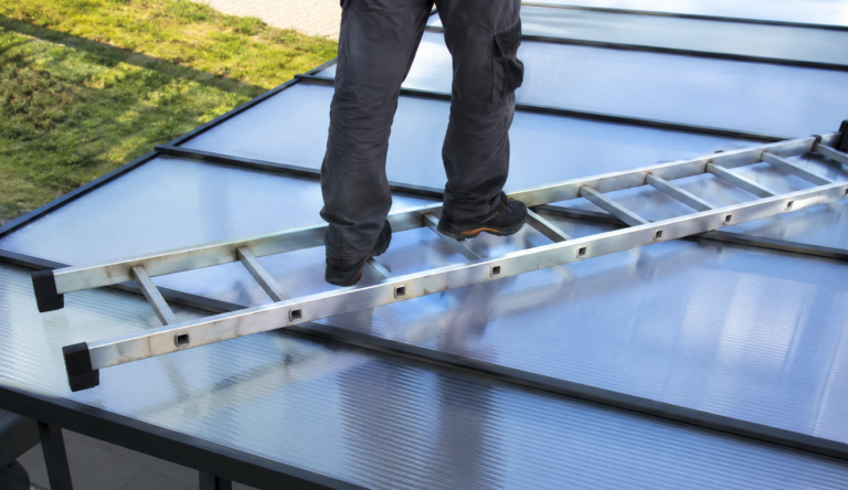Peut-on marcher sur une plaque polycarbonate ? Guide complet sur la résistance et la sécurité des plaques polycarbonate