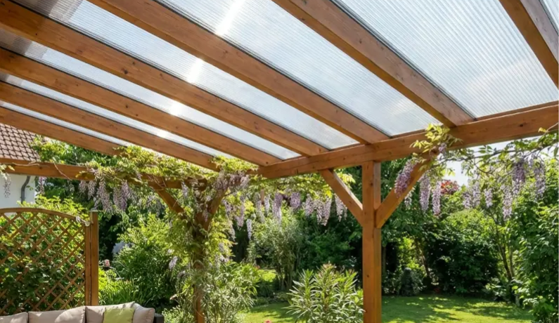 PERGOLA AVEC PLAQUE DE POLYCARBONATE TRANSPARENTE